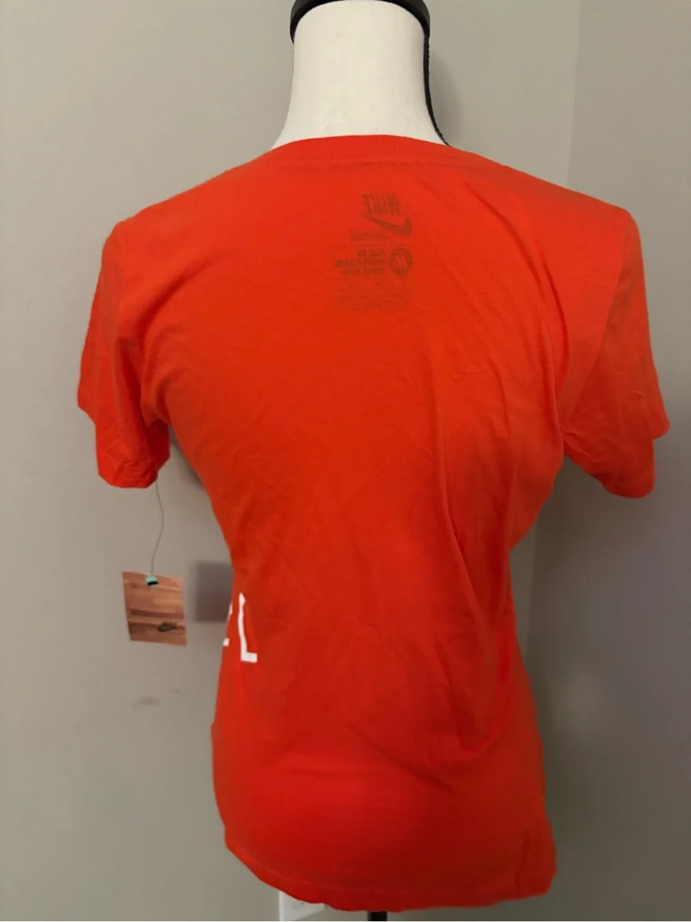 Nike Women’s ORANGE V-Neck Graphic Logo Tee-NWT
